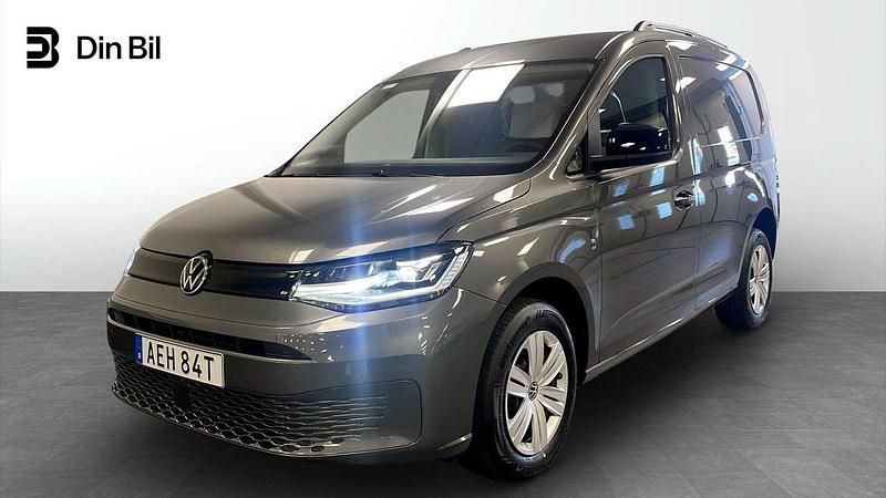 Grå (indiumgrå metallic) Ny 2025 VW Caddy Minibuss | 444 875 kr (Marknadspris) - Bild 1/4