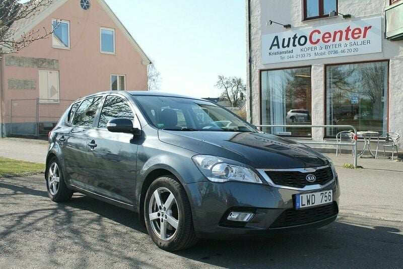 Begagnad Kia Ceed 128 HK (94 kW) 2011 Grå Halvkombi