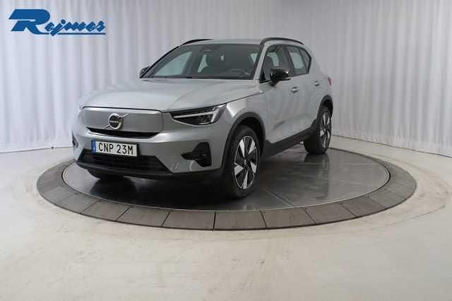 Grå (vapour grey metallic) Begagnad 2024 Volvo EX40 Plus SUV | 489 900 kr (Bra pris) - Bild 1/4