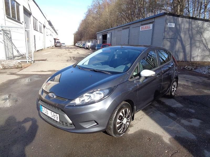 Begagnad Ford Fiesta Trend 82 HK (60 kW) 2009 Grå Halvkombi