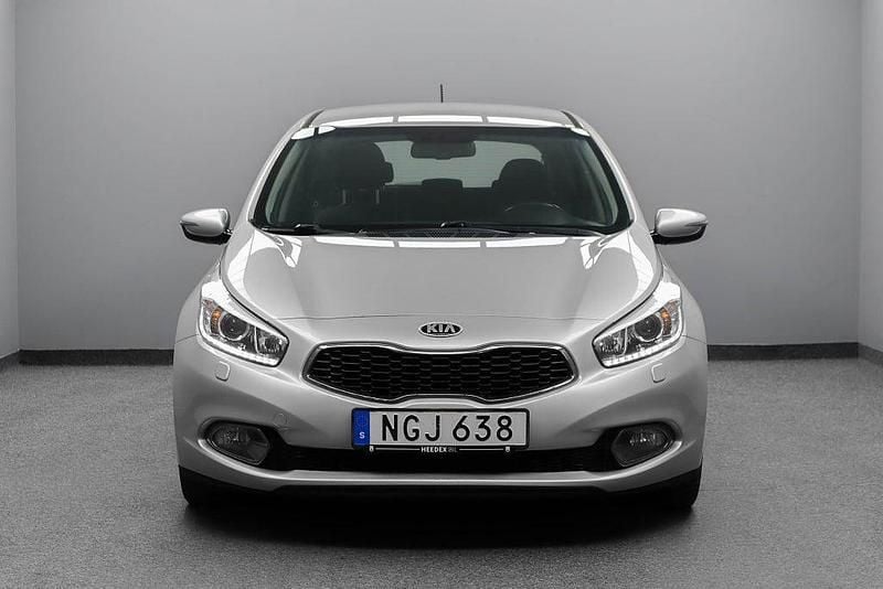 Begagnad Kia Ceed Comfort 128 HK (94 kW) 2012 Grå Halvkombi