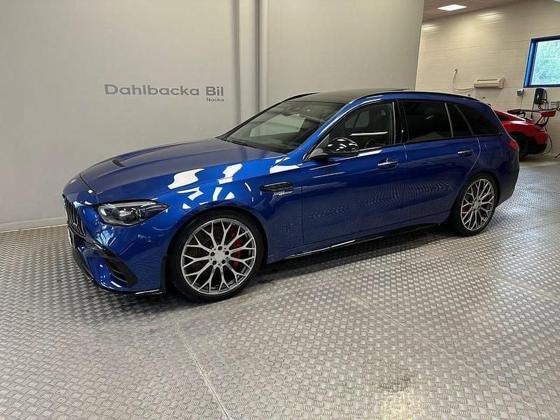 Blå Begagnad 2024 Mercedes C63 S E Performance AMG Kombi | 899 000 kr - Bild 1/4