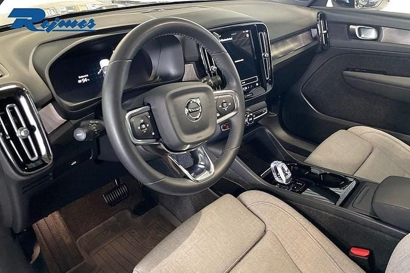 Begagnad Volvo XC40 Core 185 kW (252 HK) 2022 Ljusgrå SUV