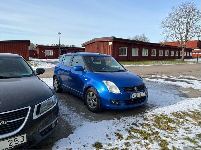 Blå Begagnad 2010 Suzuki Swift Halvkombi | 10 000 kr (Superpris) - Bild 1/4