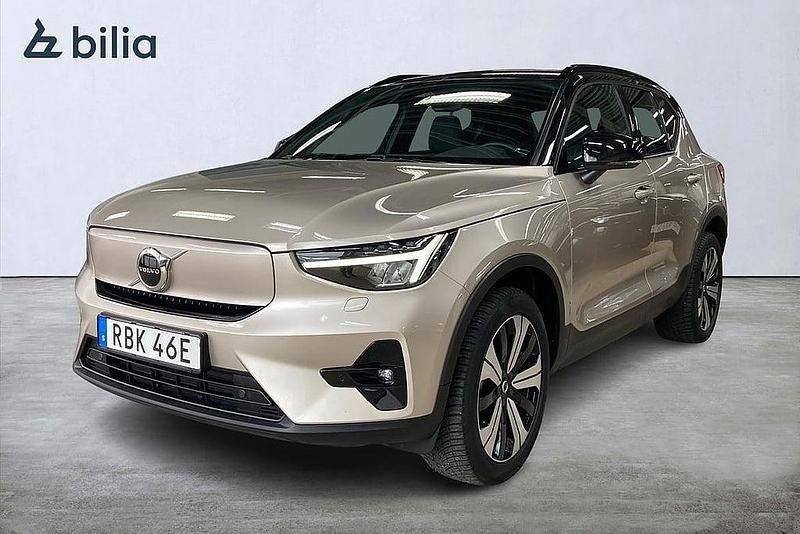 Ljusgrå Begagnad 2022 Volvo XC40 Plus SUV | 349 000 kr - Bild 1/3