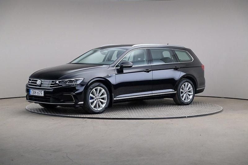 Svart Begagnad 2020 VW Passat GTE Kombi | 215 000 kr (Bra pris) - Bild 1/4