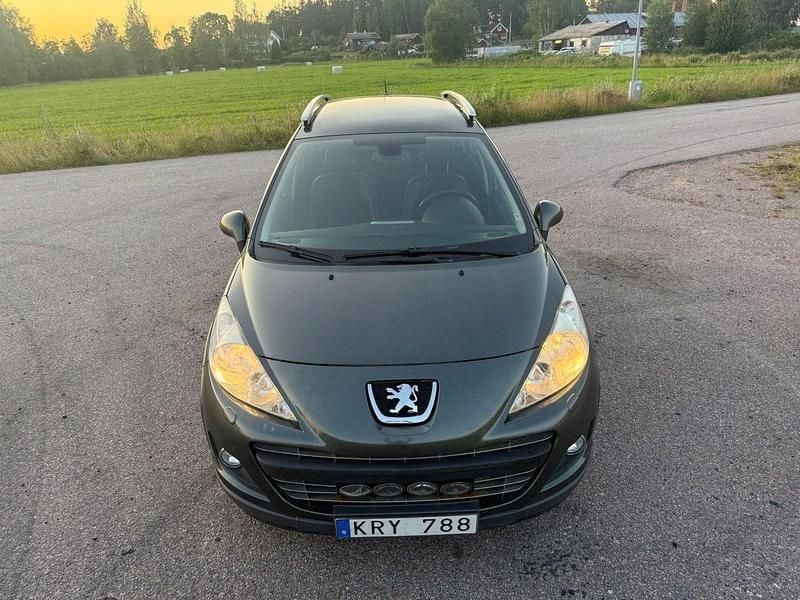 Mörkgrå (grå) Begagnad 2010 Peugeot 207 Outdoor Outdoor Kombi | 33 500 kr - Bild 1/4