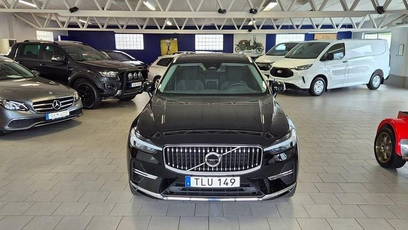 Begagnad Volvo XC60 Core 350 HK (257 kW) 2022 Svart SUV