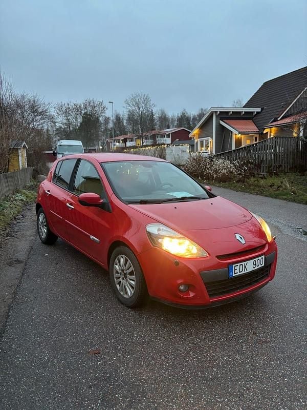 Begagnad 2011 Renault Clio R.S. Halvkombi | 24 900 kr (Marknadspris) - Bild 1/3