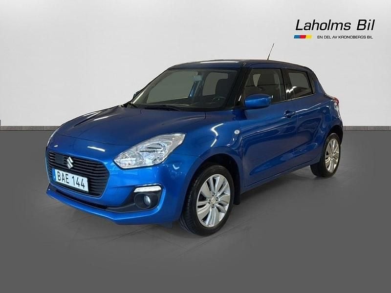 Blå Begagnad 2018 Suzuki Swift Halvkombi | 99 800 kr (Marknadspris) - Bild 1/4
