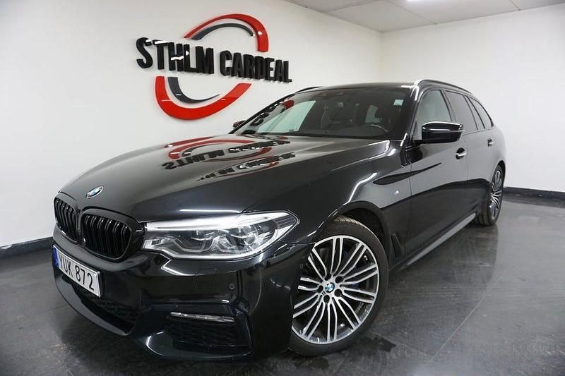 Svart Begagnad 2017 BMW 530 M Sport Kombi | 299 900 kr (Marknadspris) - Bild 1/4