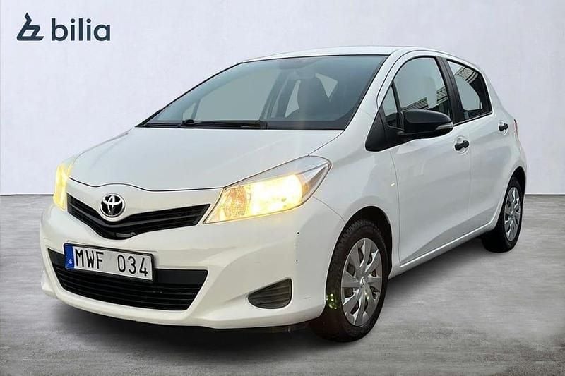 Vit Begagnad 2012 Toyota Yaris Life Halvkombi | 89 900 kr (Marknadspris) - Bild 1/4