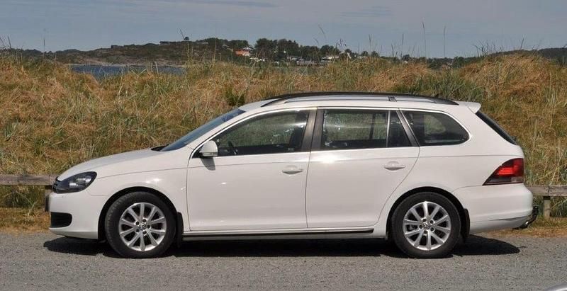 Vit Begagnad 2013 VW Golf VII Kombi | 98 000 kr (Lite dyr) - Bild 1/4
