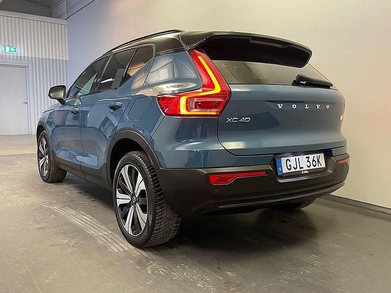 Begagnad Volvo XC40 Plus 185 kW (252 HK) 2022 Blå SUV