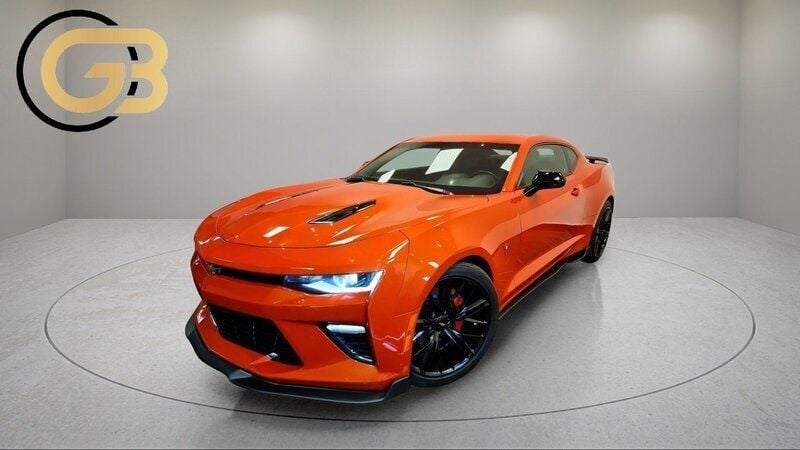 Orange Begagnad 2018 Chevrolet Camaro SS Sportkupé | 414 900 kr (Superpris) - Bild 1/4