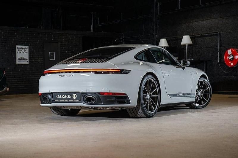 Begagnad Porsche 911 Carrera 385 HK (283 kW) 2023 Grå Sportkupé