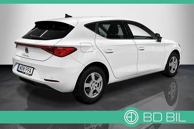 Begagnad Seat Leon Style 110 HK (80 kW) 2020 Vit Halvkombi