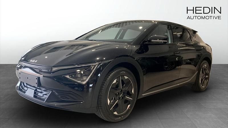 Svart (black) Ny 2025 Kia EV6 SUV | 539 561 kr (Marknadspris) - Bild 1/4