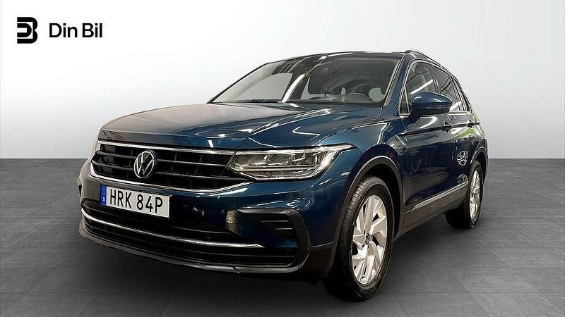 Blå Begagnad 2022 VW Tiguan SUV | 319 900 kr (Marknadspris) - Bild 1/4
