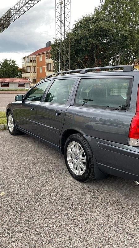 Grå Begagnad 2007 Volvo V70 Kinetic Kombi | 19 900 kr (Superpris) - Bild 1/3