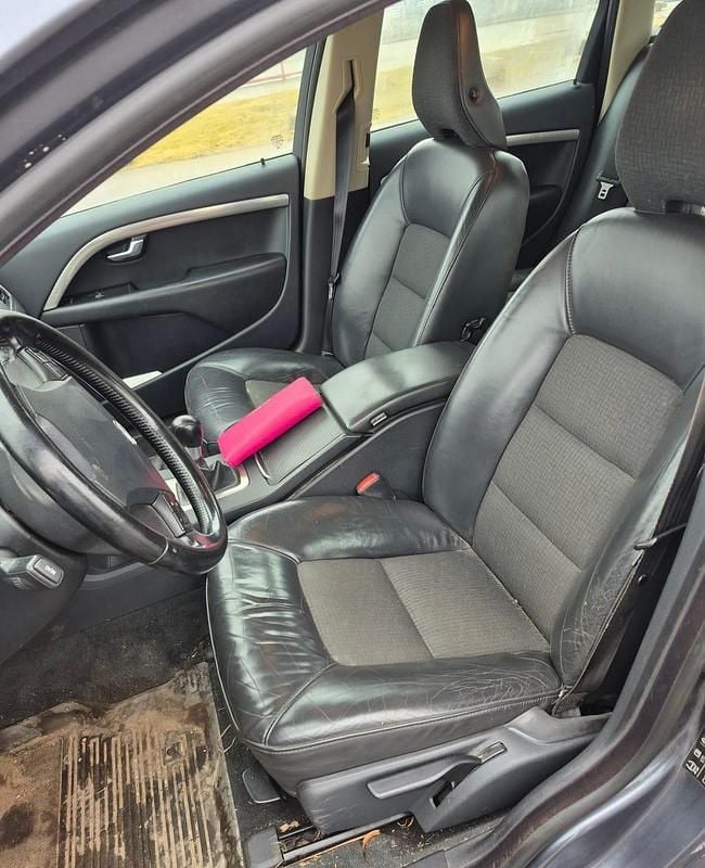 Begagnad Volvo V70 145 HK (106 kW) 2009 Grå Kombi