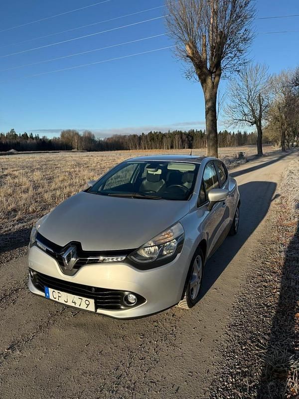 Begagnad 2014 Renault Clio IV Halvkombi | 55 000 kr (Marknadspris) - Bild 1/4