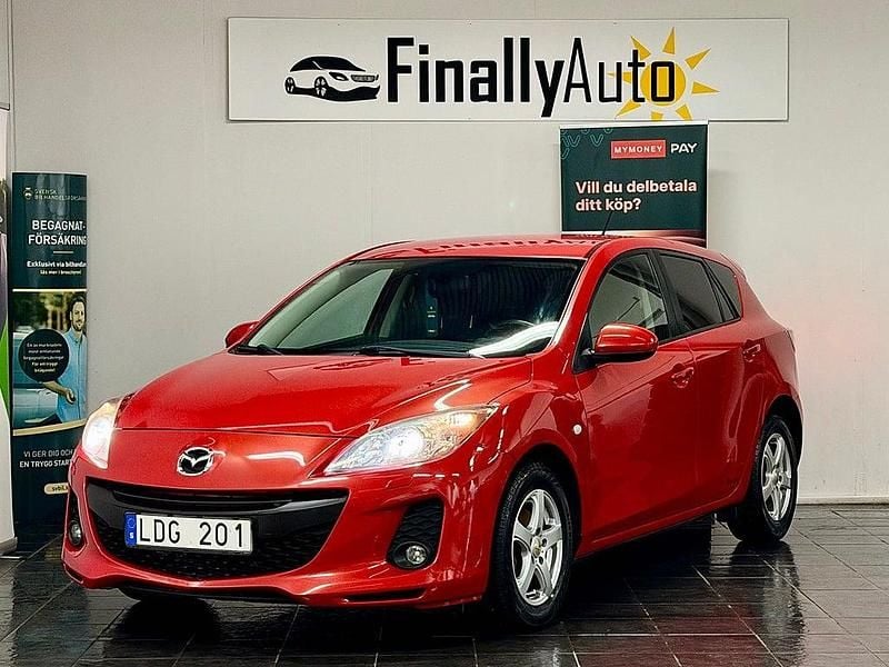 Röd Begagnad 2013 Mazda 3 Inclusive Halvkombi | 89 900 kr (Marknadspris) - Bild 1/4