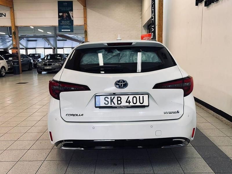 Begagnad Toyota Corolla Active 140 HK (102 kW) 2024 Vit Kombi