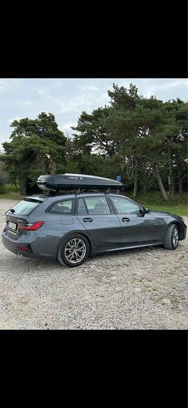 Grå Begagnad 2021 BMW 330e Sport Line Kombi | 279 000 kr (Bra pris) - Bild 1/4