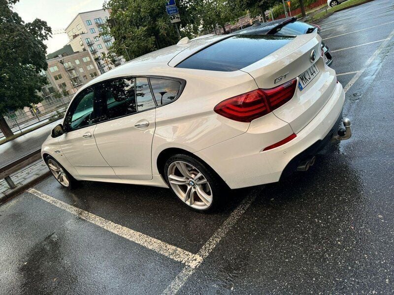 Vit Begagnad 2014 BMW 520 Gran Turismo M Sport Halvkombi | 179 000 kr - Bild 1/4
