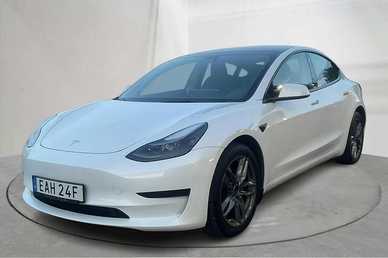 Vit Begagnad 2023 Tesla Model 3 Sedan | 279 000 kr (Superpris) - Bild 1/4