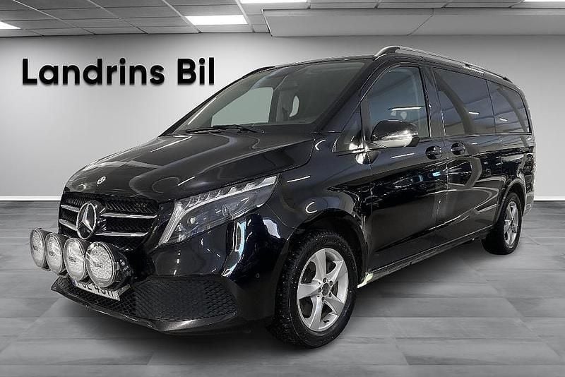 Svart Begagnad 2022 Mercedes V300 Avantgarde Minibuss | 649 900 kr (Bra pris) - Bild 1/4
