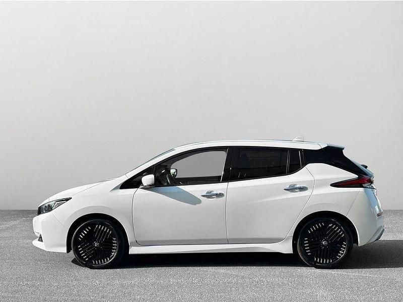 Begagnad Nissan Leaf N-Connecta 110 kW (150 HK) 2022 Vit Halvkombi