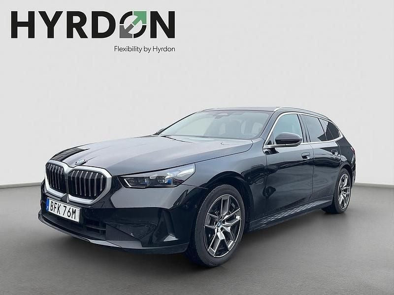 Svart Begagnad 2025 BMW 530e Kombi | 609 000 kr (Superpris) - Bild 1/4