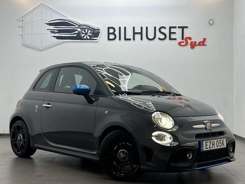 Grå Begagnad 2021 Abarth 595 Halvkombi | 198 500 kr (Superpris) - Bild 1/4