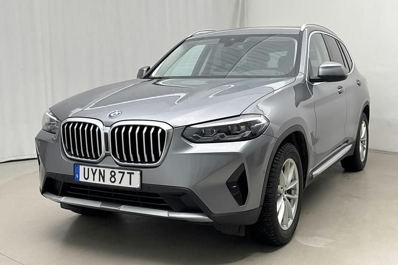 Grå Begagnad 2022 BMW X3 SUV | 349 900 kr (Superpris) - Bild 1/4