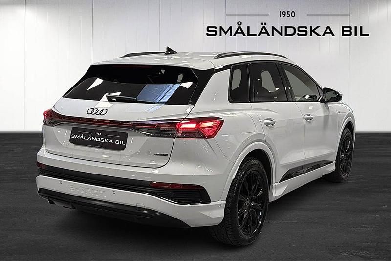 Begagnad Audi Q4 e-tron Comfort 219 kW (299 HK) 2023 Vit SUV