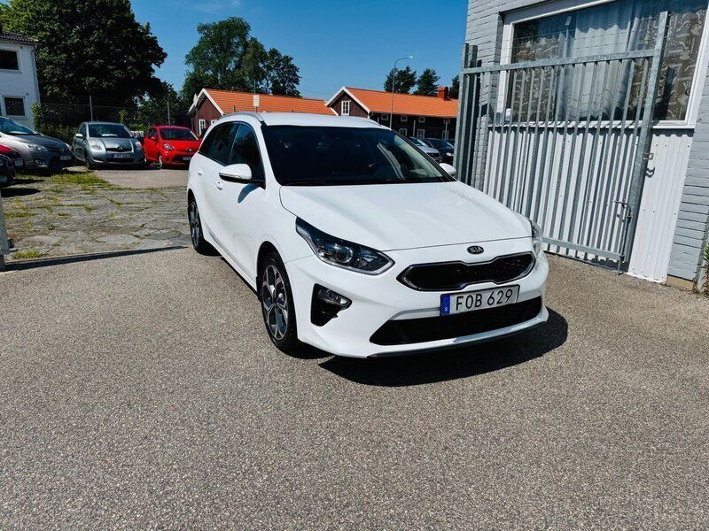 Vit Begagnad 2018 Kia Ceed Sportswagon Kombi | 169 900 kr (Marknadspris) - Bild 1/4