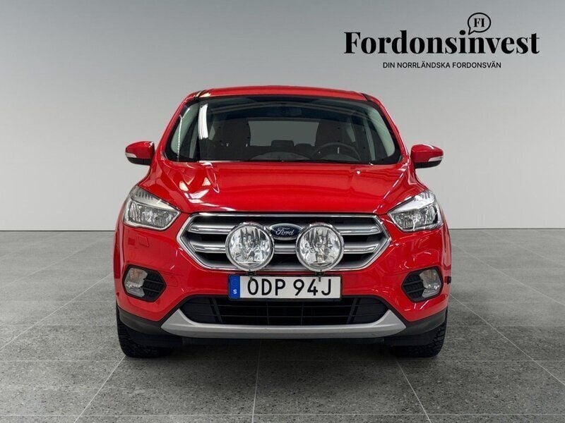 Röd Begagnad 2020 Ford Kuga Trend SUV | 199 900 kr (Superpris) - Bild 1/4