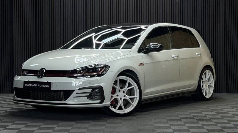Vit Begagnad 2018 VW Golf VII Edition Halvkombi | 259 900 kr (Marknadspris) - Bild 1/4