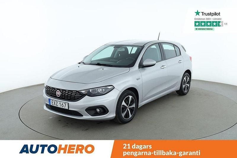 Grå Begagnad 2017 Fiat Tipo Lounge Halvkombi | 105 000 kr (Dyr) - Bild 1/4