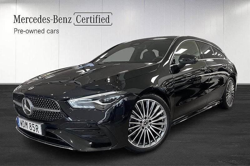 Svart Begagnad 2024 Mercedes CLA200 Shooting Brake Premium Kombi | 389 000 kr (Marknadspris) - Bild 1/4