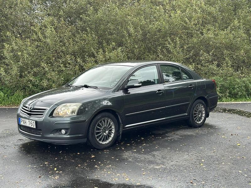 Grön Begagnad 2006 Toyota Avensis Sedan | 42 000 kr (Marknadspris) - Bild 1/4