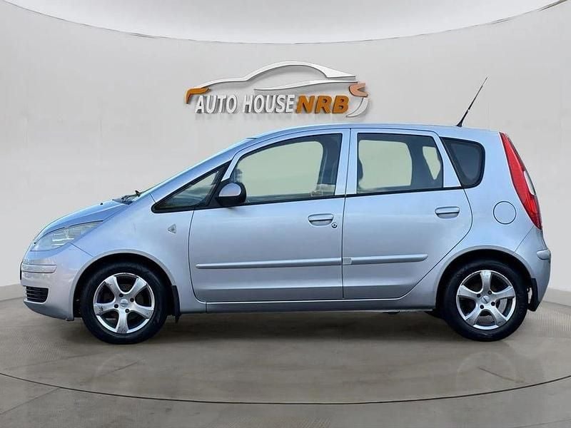 Begagnad Mitsubishi Colt 96 HK (70 kW) 2007 Silver Halvkombi