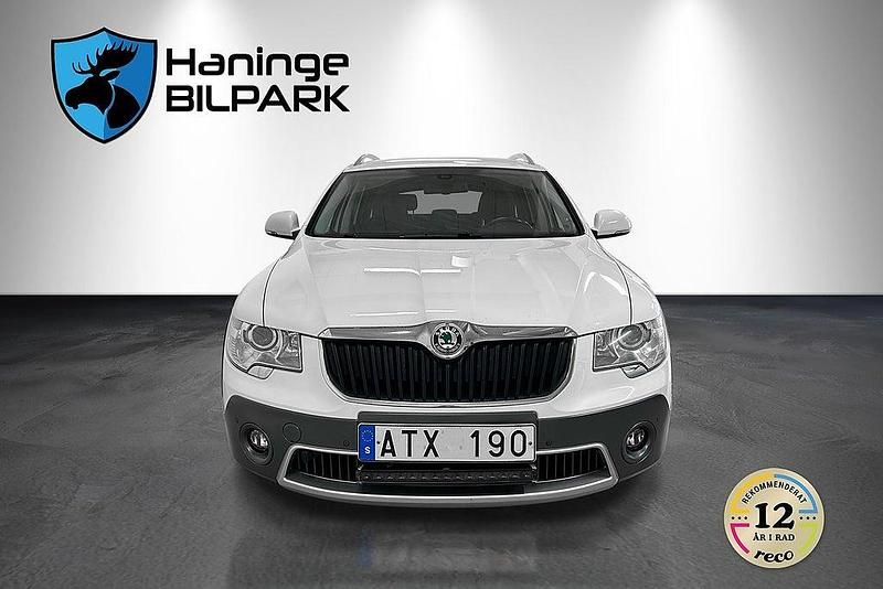 Begagnad Skoda Superb 141 HK (103 kW) 2012 Vit Kombi
