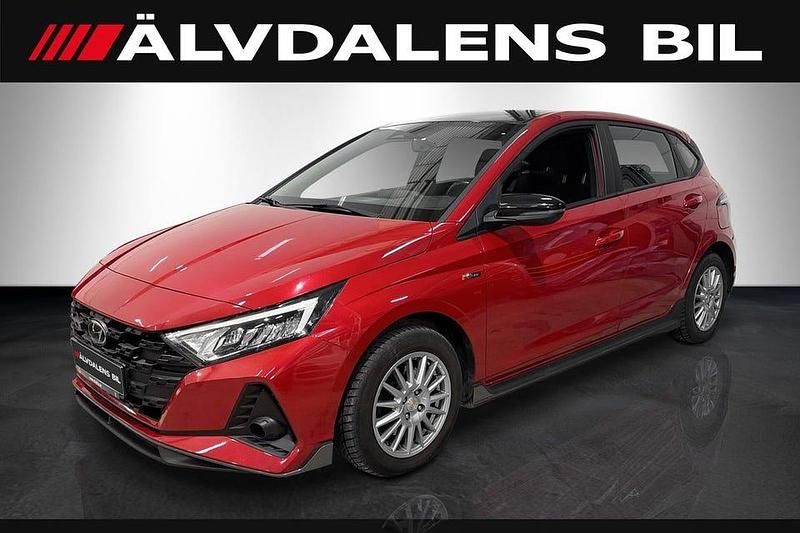 Vinröd metallic Begagnad 2023 Hyundai i20 N Line Halvkombi | 194 500 kr - Bild 1/4