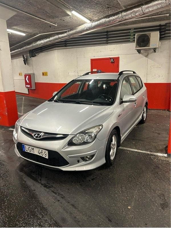 Silver Begagnad 2011 Hyundai i30 Kombi | 46 500 kr (Marknadspris) - Bild 1/4