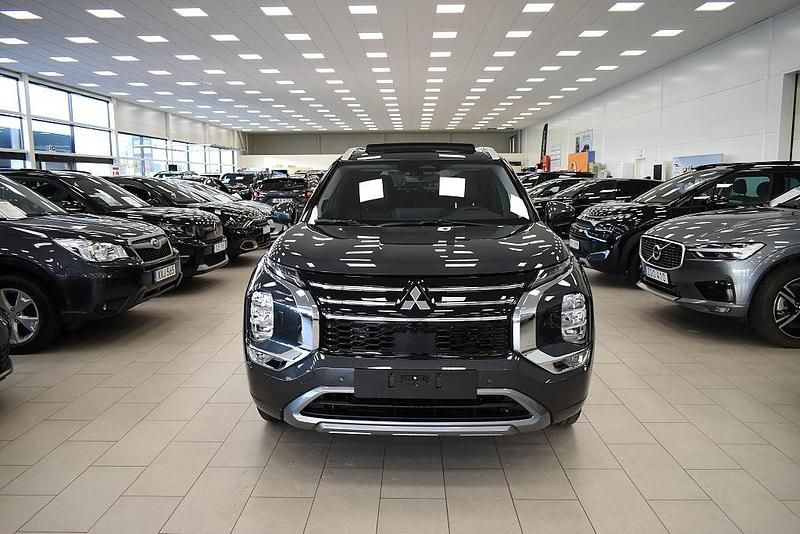 Ny Mitsubishi Outlander P-HEV Instyle 136 HK (100 kW) 2025 Grå SUV