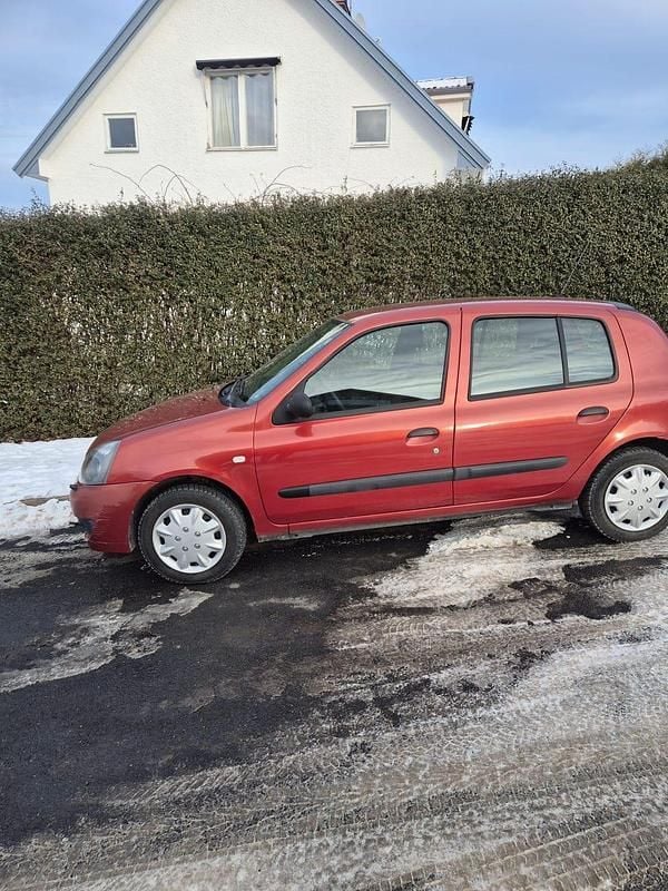 Begagnad Renault Clio R.S. 75 HK (55 kW) 2008 Halvkombi