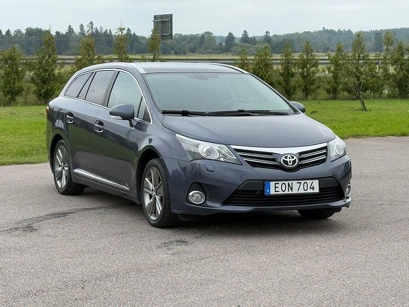 Mörkblå Begagnad 2014 Toyota Avensis Edition Kombi | 133 000 kr (Marknadspris) - Bild 1/4